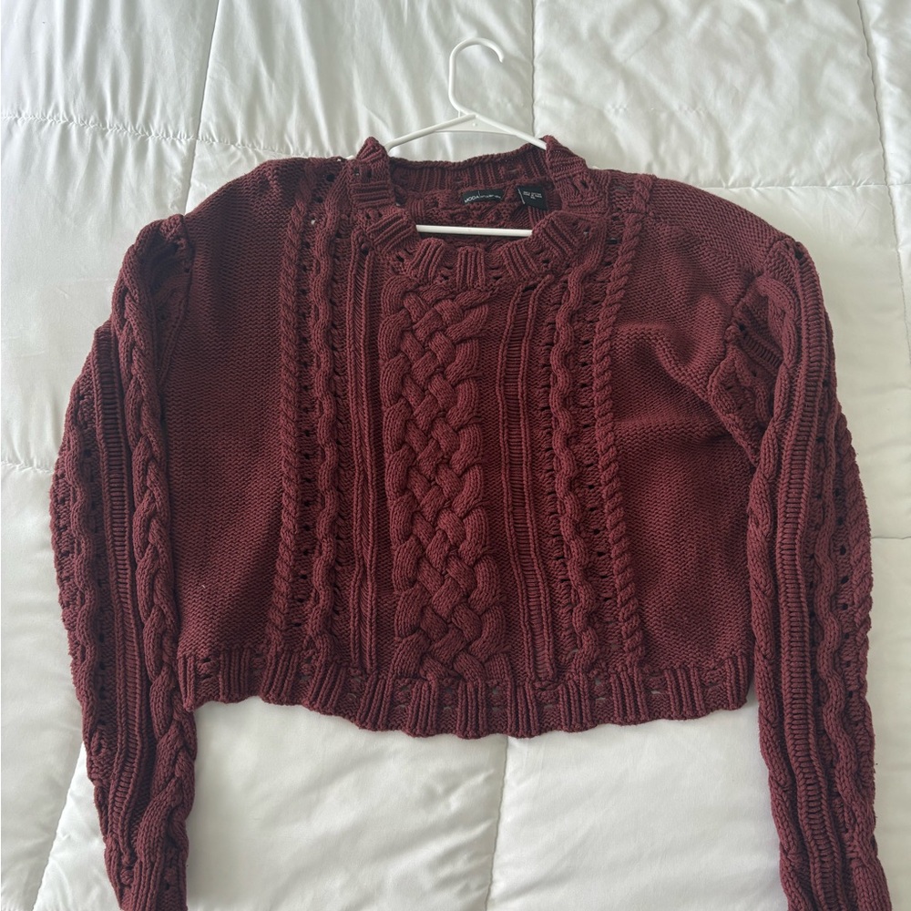 Women's Cable Knit Sweater - Burgundy